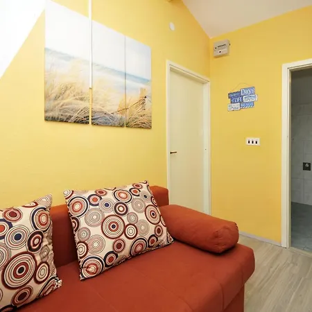 Apartment Okrug Donji 13732a