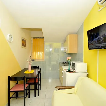 Apartment Okrug Donji 13732a Donji Okrug (Ciovo)